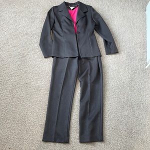 Grey suit pants and jacket in junior 7.